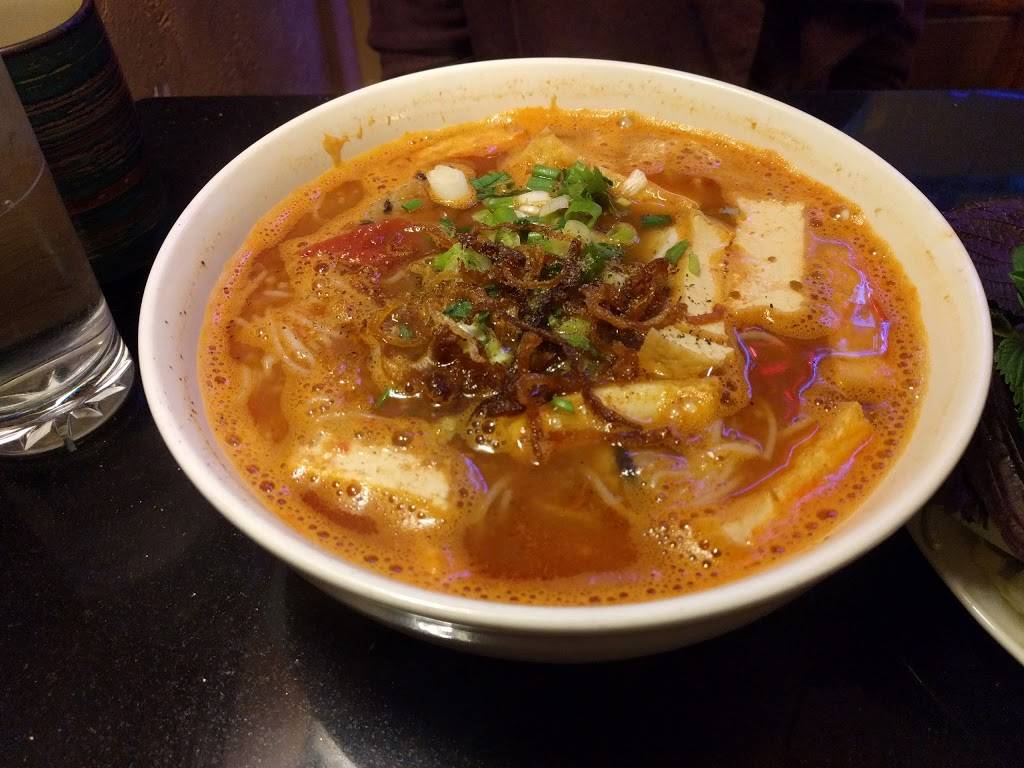 Green Leaf Vietnamese Restaurant | restaurant | 2800 1st Ave, Seattle, WA 98121, USA | 2064483318 OR +1 206-448-3318