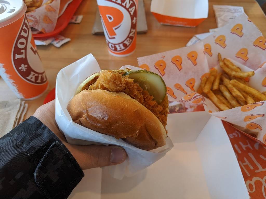 Popeyes Louisiana Kitchen | restaurant | 832 W Johnson St, Fond du Lac, WI 54935, USA | 9202668046 OR +1 920-266-8046