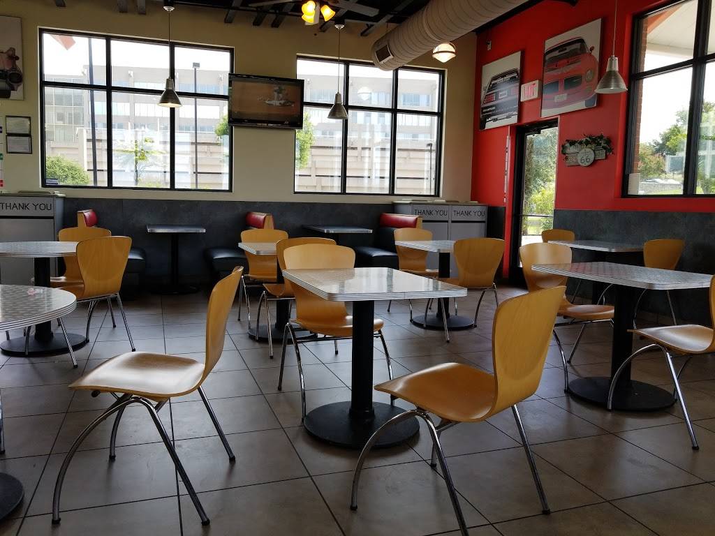 Sonic Drive-In | restaurant | 900 W. John Carpenter Frwy, Irving, TX 75039, USA | 9725500395 OR +1 972-550-0395