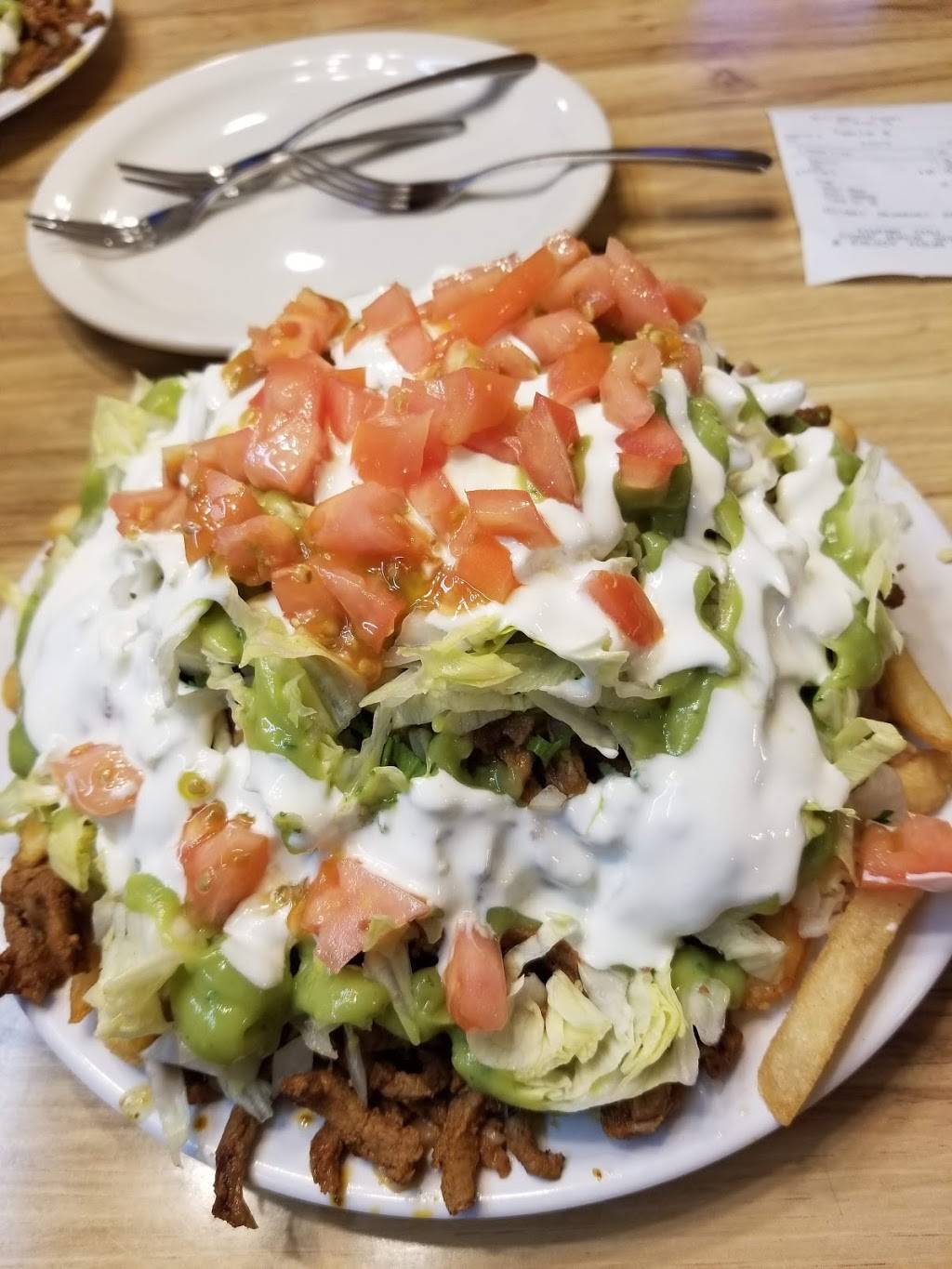 Burgertown | restaurant | 2720 W Orangethorpe Ave, Fullerton, CA 92833, USA | 6573789076 OR +1 657-378-9076