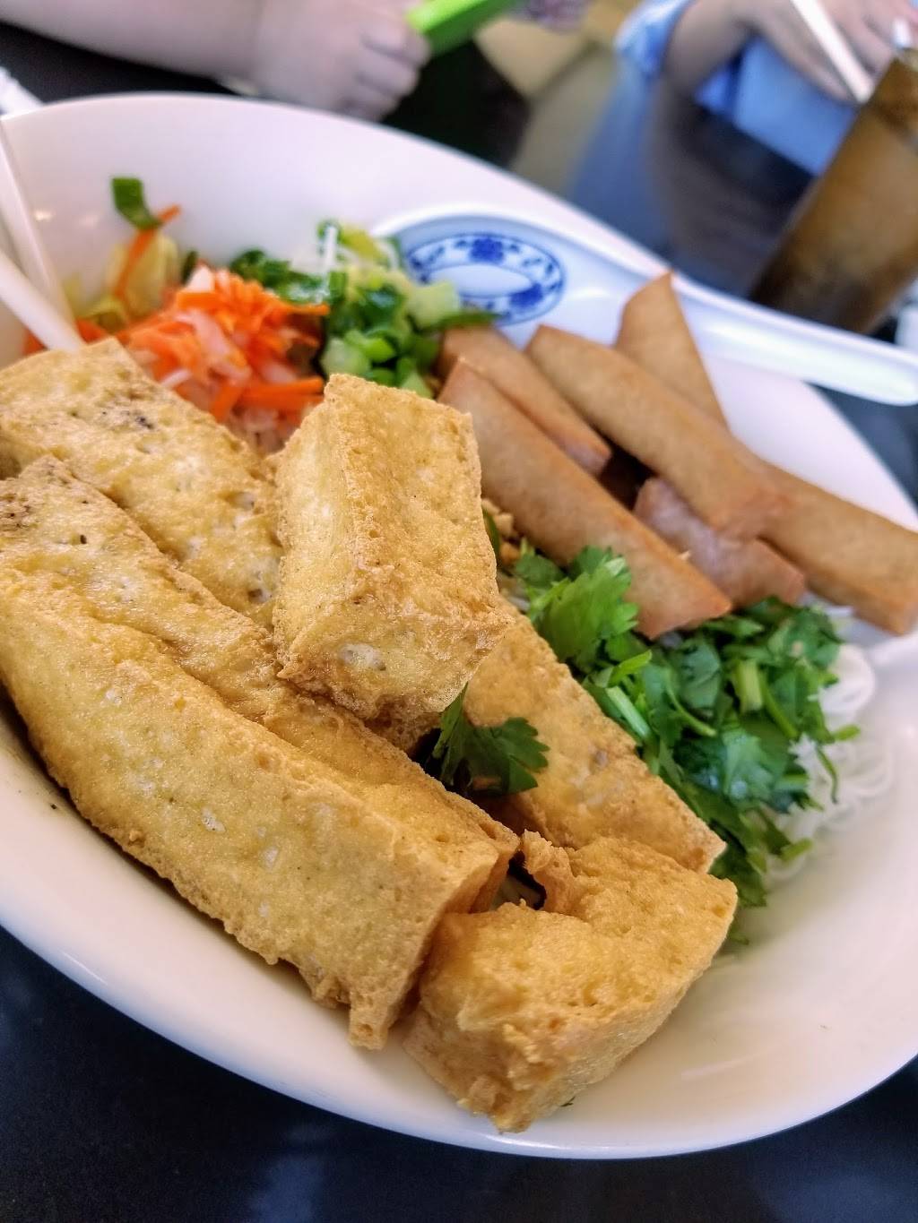 Pho Lee Hoa Phat | restaurant | 870 E Travis Blvd, Fairfield, CA 94533, USA | 7074269999 OR +1 707-426-9999