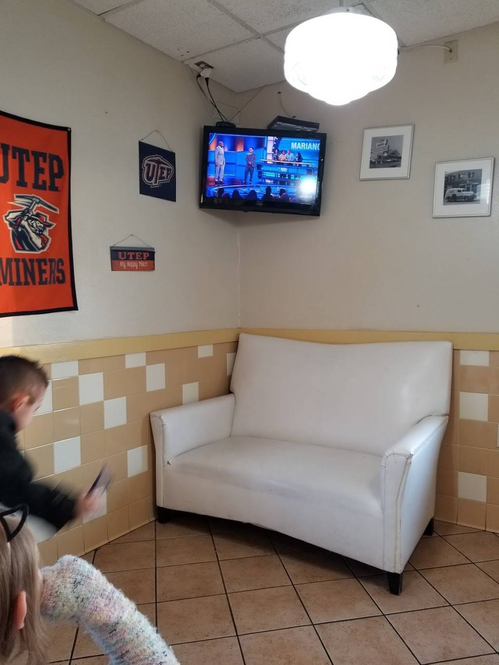 Krispy Kreme | bakery | 7640 N Mesa St, El Paso, TX 79912, USA | 9155813200 OR +1 915-581-3200