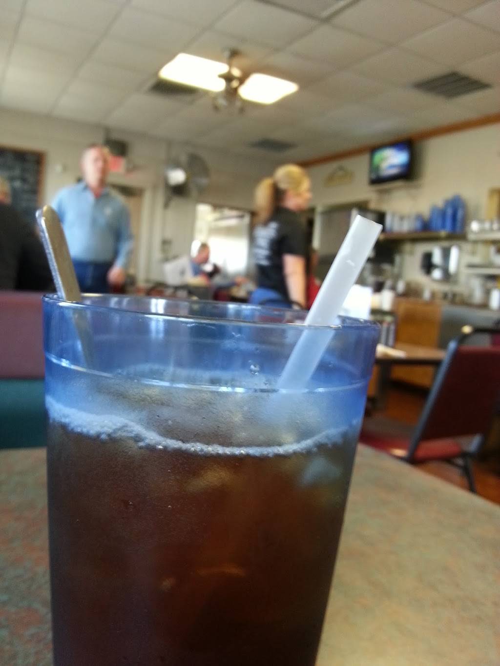 Debbies Diner | restaurant | 1404 N 22nd St, Decatur, IL 62526, USA | 2174234130 OR +1 217-423-4130