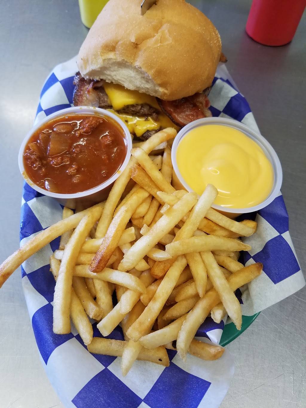 Sazs Pub and Pizza | restaurant | S720 US-41, Stephenson, MI 49887, USA | 9067534333 OR +1 906-753-4333