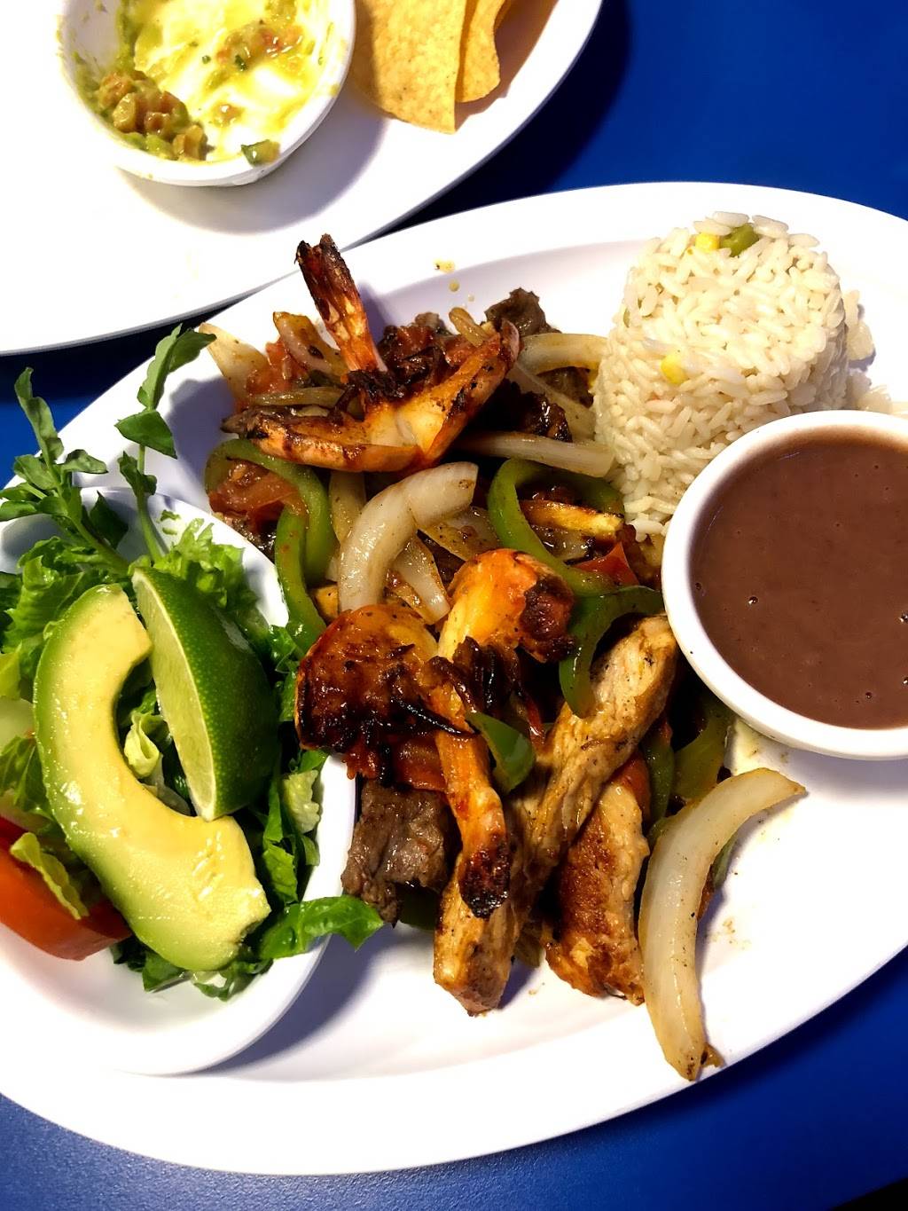 La Chiquita Restaurant IV | restaurant | 6211 Belcrest Rd, Hyattsville, MD 20782, USA | 2405825009 OR +1 240-582-5009