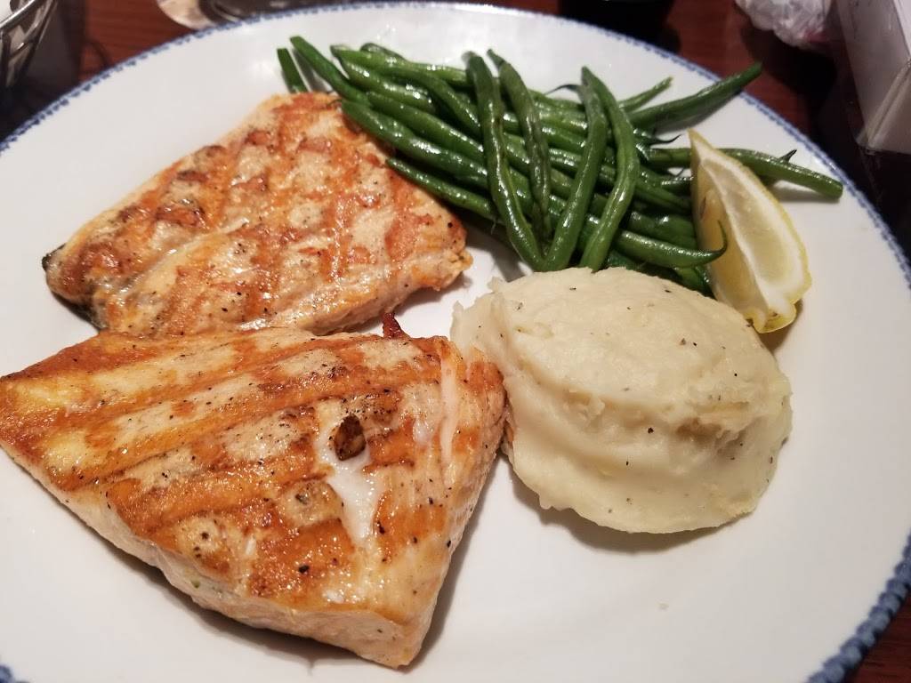 Red Lobster | restaurant | 8533 Georgia Ave, Silver Spring, MD 20910, USA | 3015883299 OR +1 301-588-3299