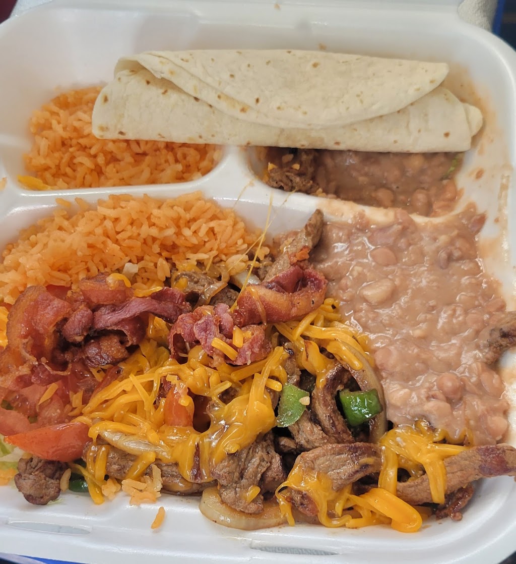 El Torino | restaurant | 674 W North Ave, Johnson City, KS 67855, USA | 6204922300 OR +1 620-492-2300