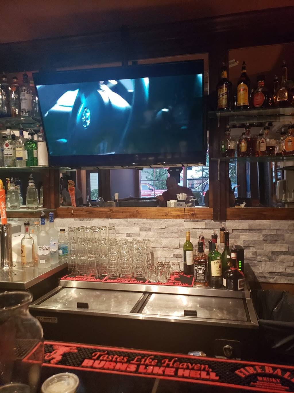 District | restaurant | 448 Green St, Portsmouth, VA 23704, USA | 7573370337 OR +1 757-337-0337