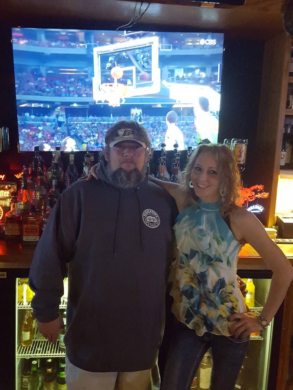 Pendletons Pub and Pizza King | restaurant | 101 N High St, West Lebanon, IN 47991, USA | 7658934444 OR +1 765-893-4444