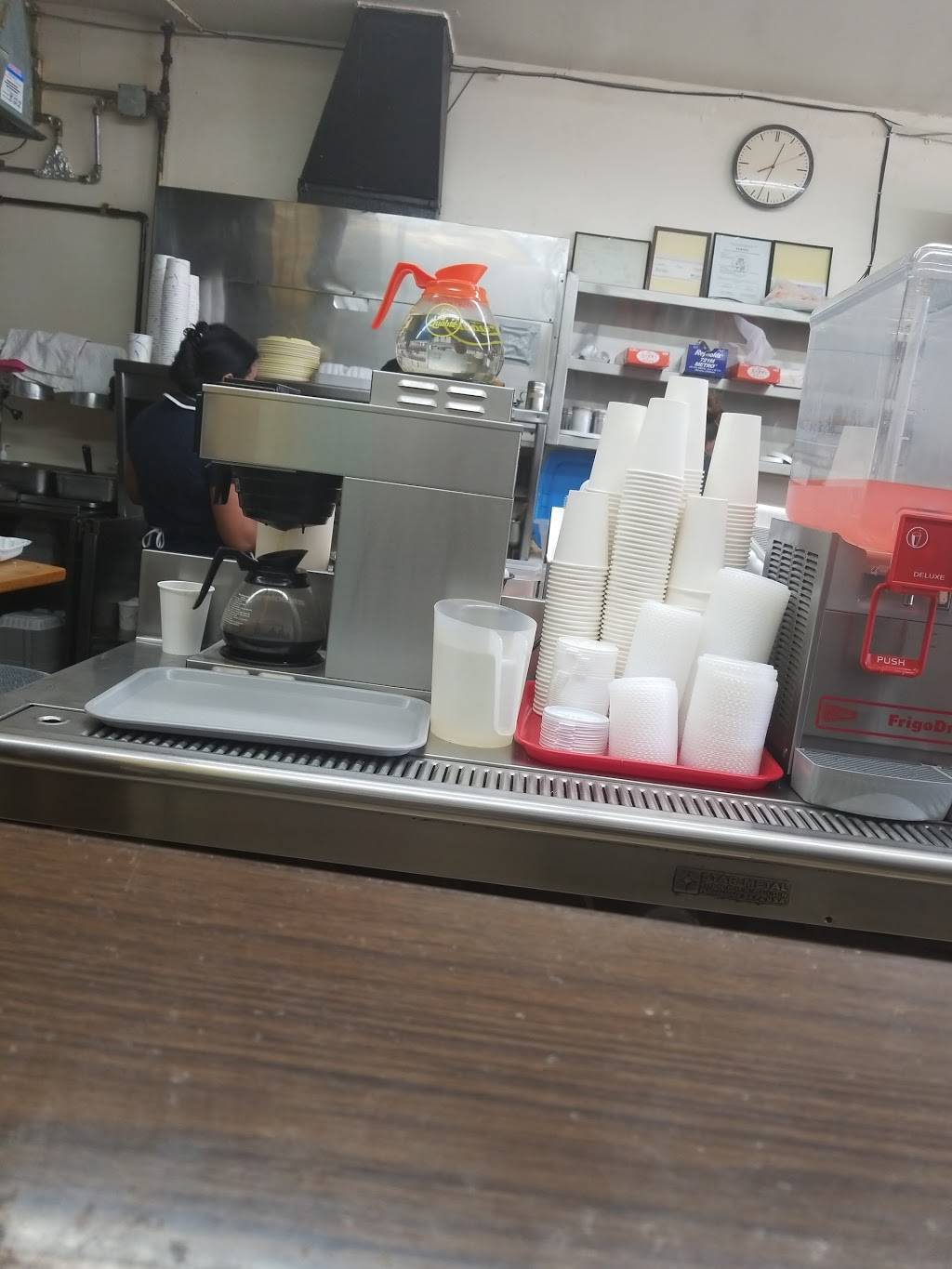 Feed Bag Carry-Out | restaurant | 3718 Old Silver Hill Rd, Suitland, MD 20746, USA | 3014235655 OR +1 301-423-5655