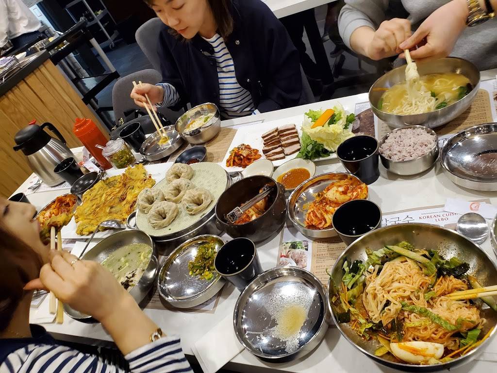 명동교자칼국수 MyeongdongGyoza Kalguksu | restaurant | 7117 Bathurst St #106, Thornhill, ON L4J 2J6, Canada | 9055973911 OR +1 905-597-3911