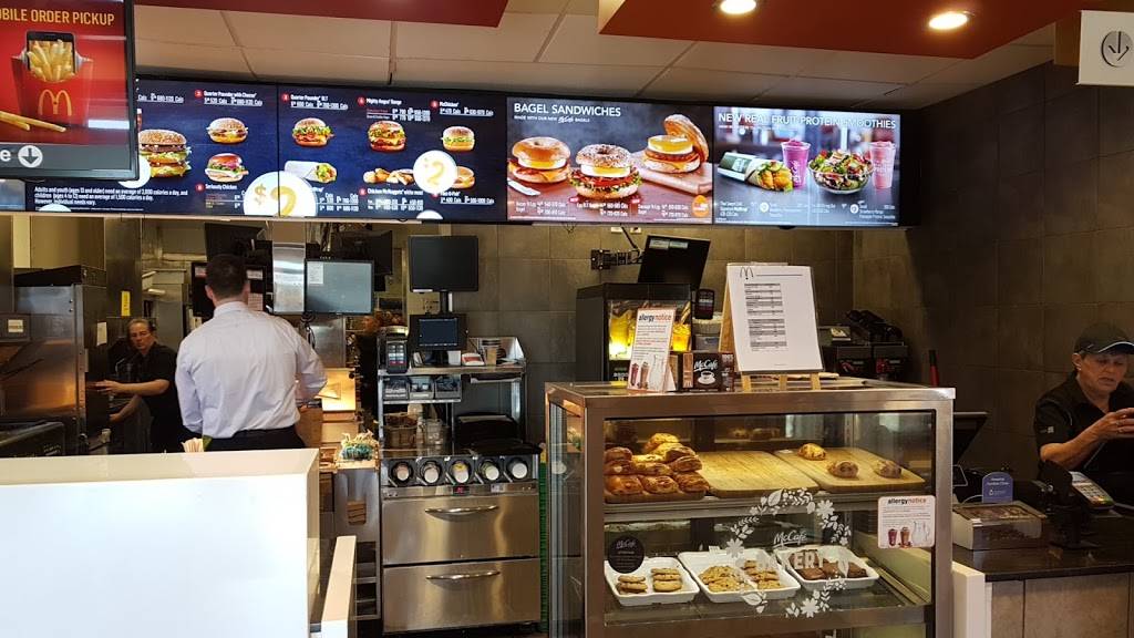 McDonalds | cafe | 413 OBrien Rd, Renfrew, ON K7V 3Z3, Canada | 6134327025 OR +1 613-432-7025