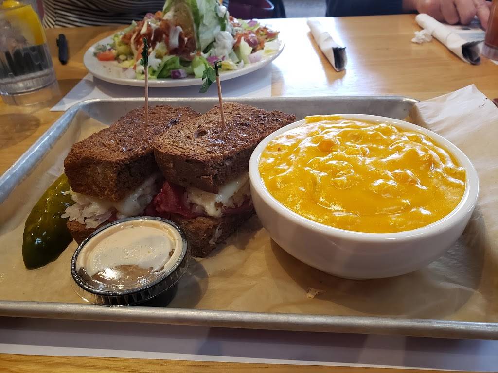 Arnies Restaurant | restaurant | 722 Leonard St NW, Grand Rapids, MI 49504, USA | 6164543098 OR +1 616-454-3098