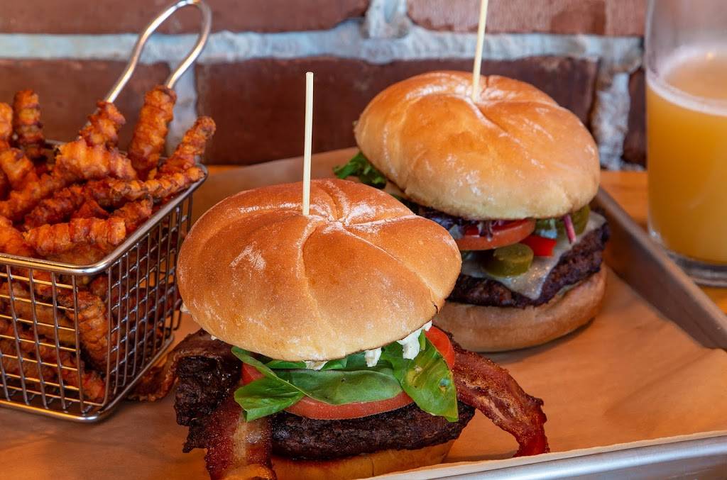 Two Town Pub and Cafe | restaurant | 5005 Main St, Tacoma, WA 98407, USA | 2532129477 OR +1 253-212-9477