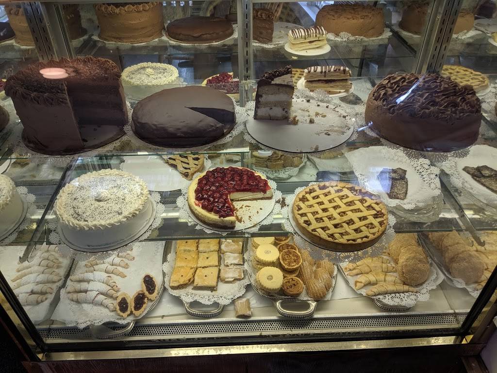 Rainbow Sweets | bakery | 1689 US-2, Marshfield, VT 05658, USA | 8024263531 OR +1 802-426-3531