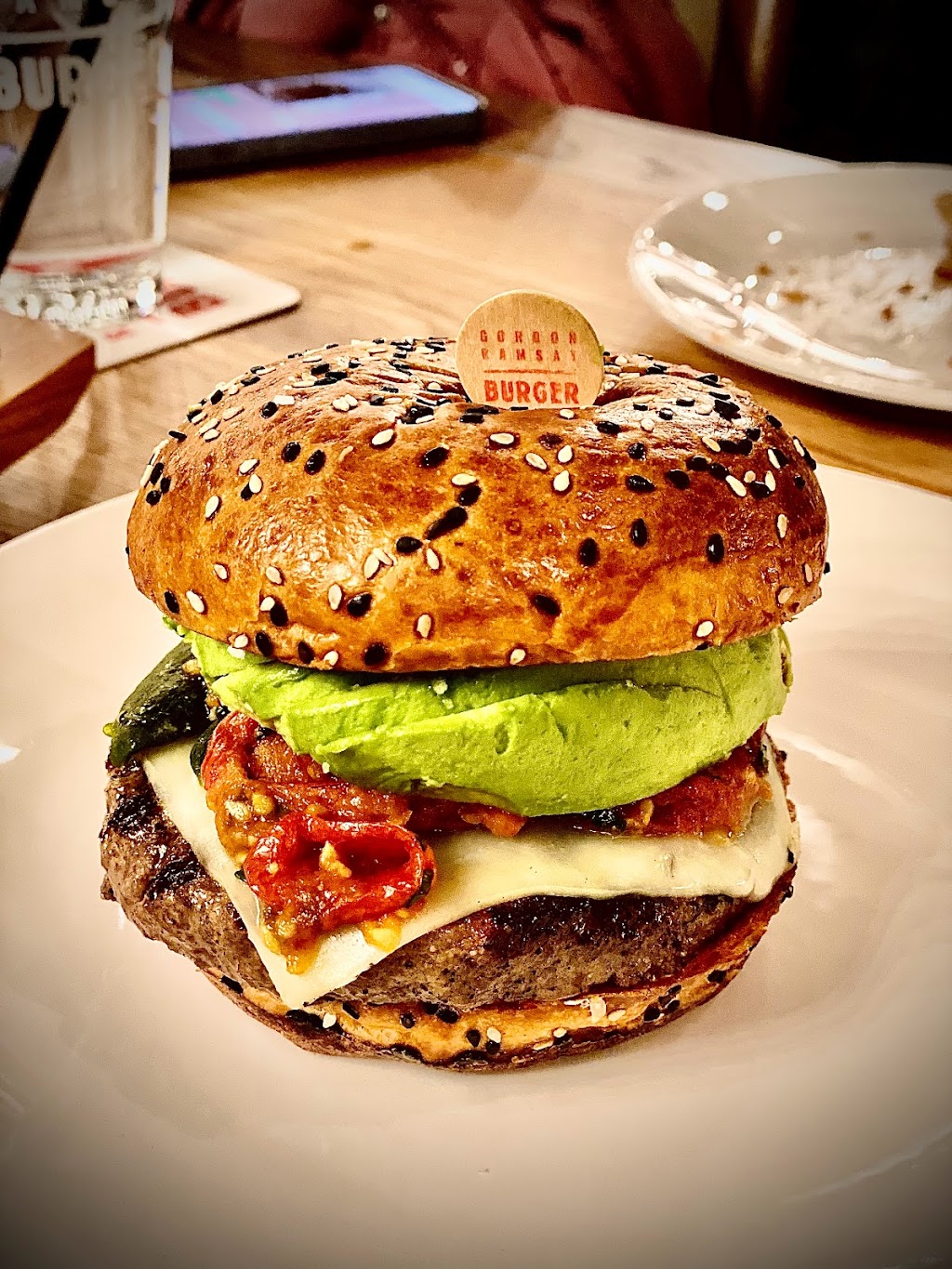 Gordon Ramsay Burger | restaurant | 2 E Ontario St, Chicago, IL 60611, USA | 3129718931 OR +1 312-971-8931
