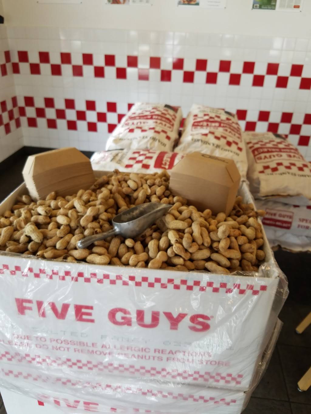 Five Guys | meal takeaway | 15435 N Scottsdale Rd, Scottsdale, AZ 85254, USA | 4809914400 OR +1 480-991-4400