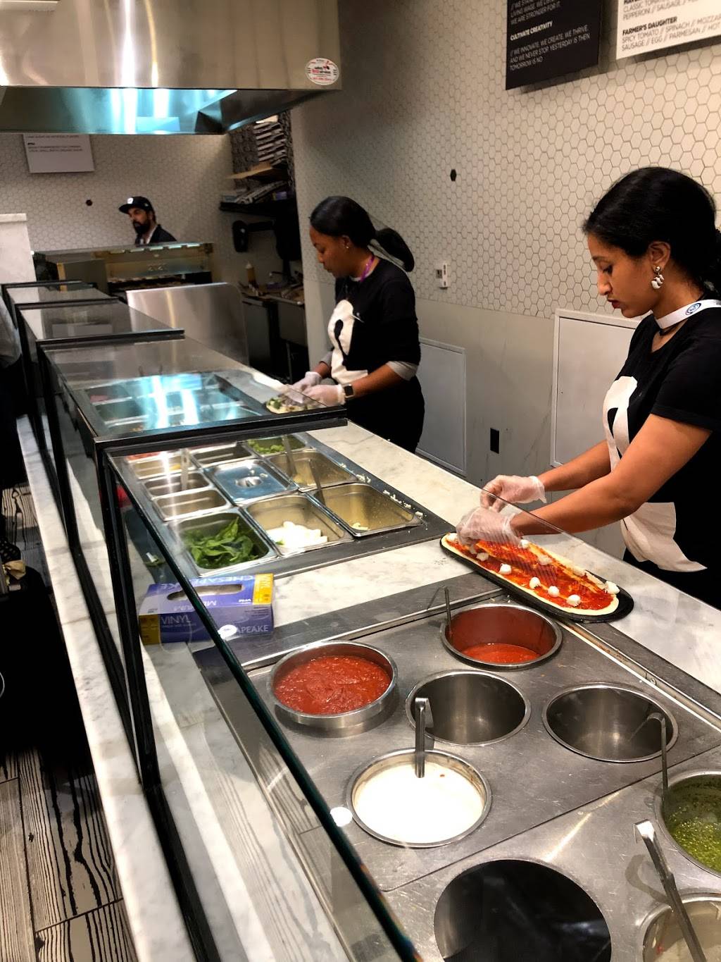 &pizza | restaurant | Terminal C Unit #C, 07, Arlington, VA 22202, USA | 2028398576 OR +1 202-839-8576