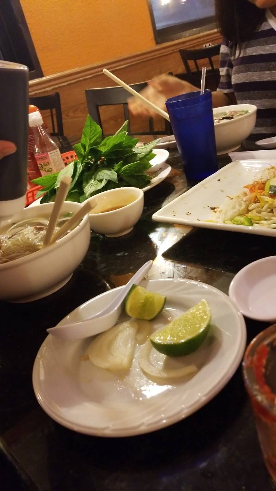 Pho 555 | restaurant | 1098 S Federal Blvd, Denver, CO 80219, USA | 3039361000 OR +1 303-936-1000