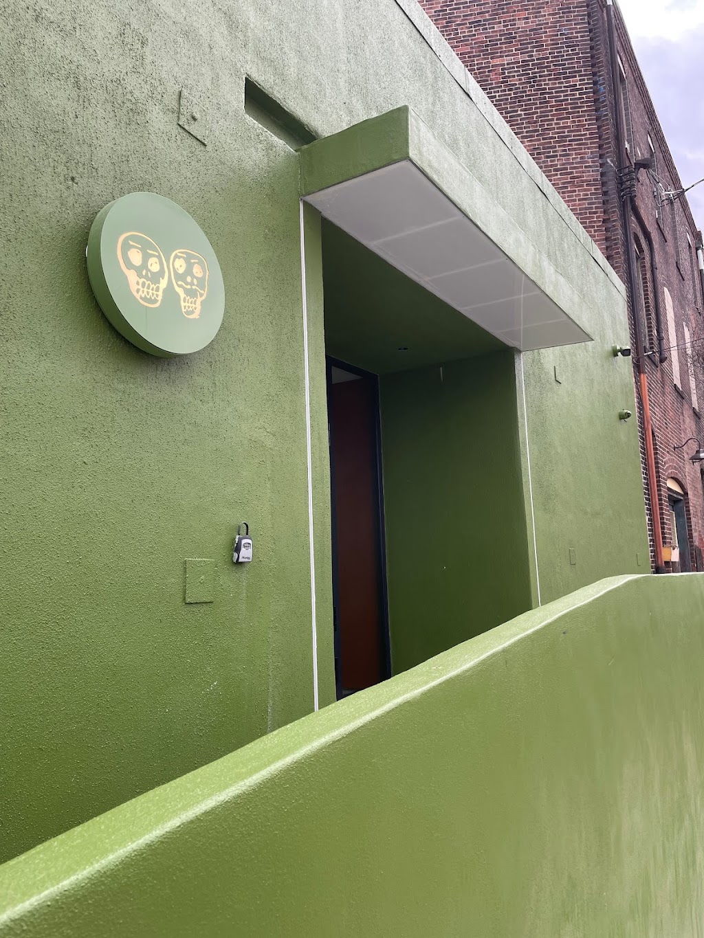 Two Robbers Fishtown | restaurant | 1221 Frankford Ave, Philadelphia, PA 19125, USA | 2152797574 OR +1 215-279-7574