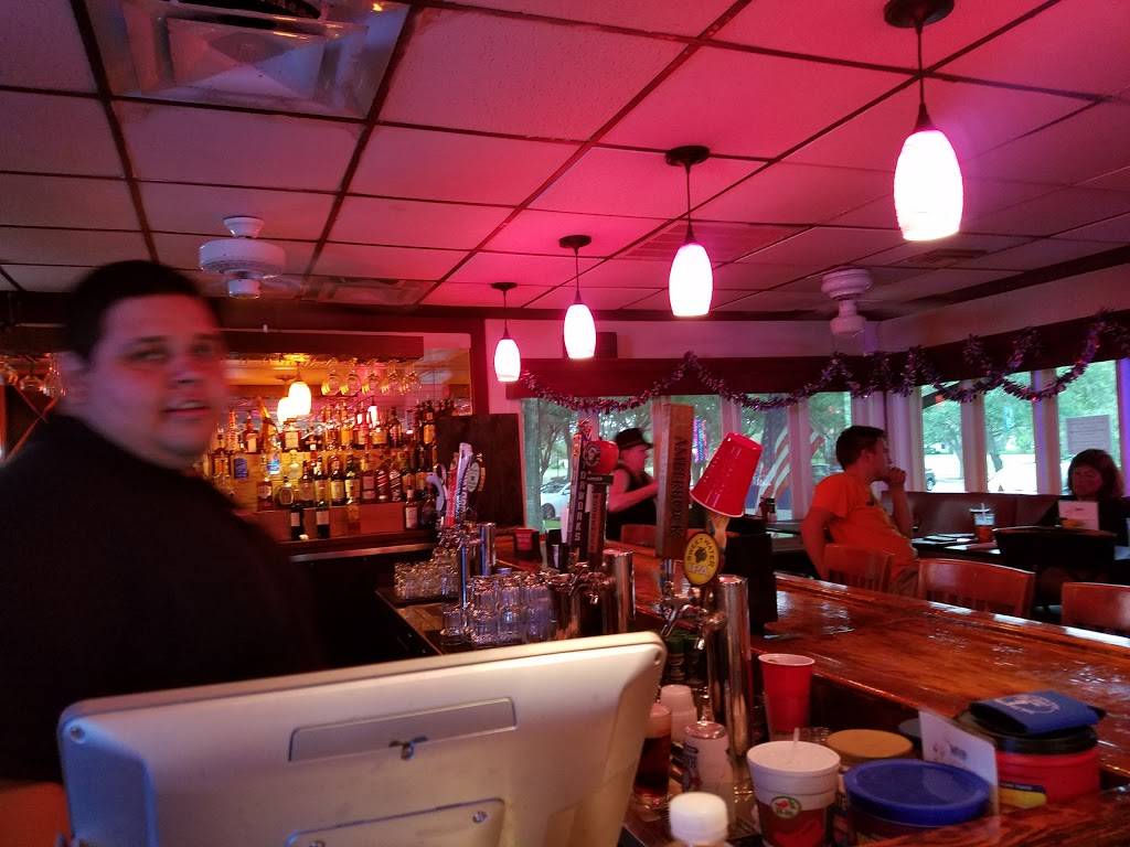 Meadows Village Pub | restaurant | 5013 Ringwood Meadow, Sarasota, FL 34235, USA | 9413425050 OR +1 941-342-5050