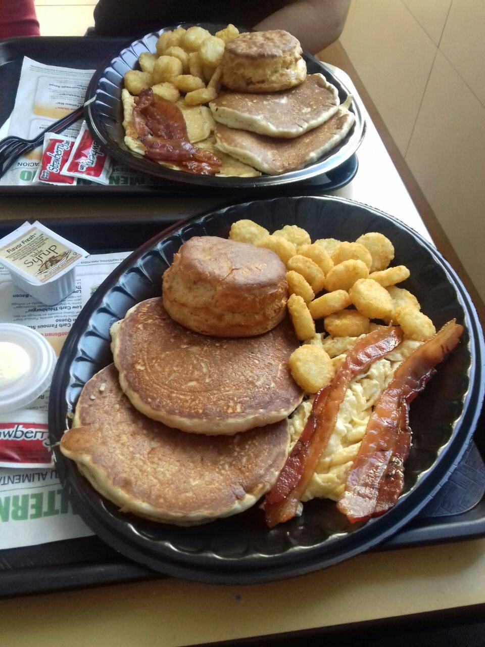 Carls Jr. | restaurant | Blvd. Corredor Tijuana - Rosarito 2000 Ejido Francisco Villa 26135, PLAZA PASEO 2000, 22235 Tijuana, B.C., Mexico | 018007322757 OR +52 800 732 2757