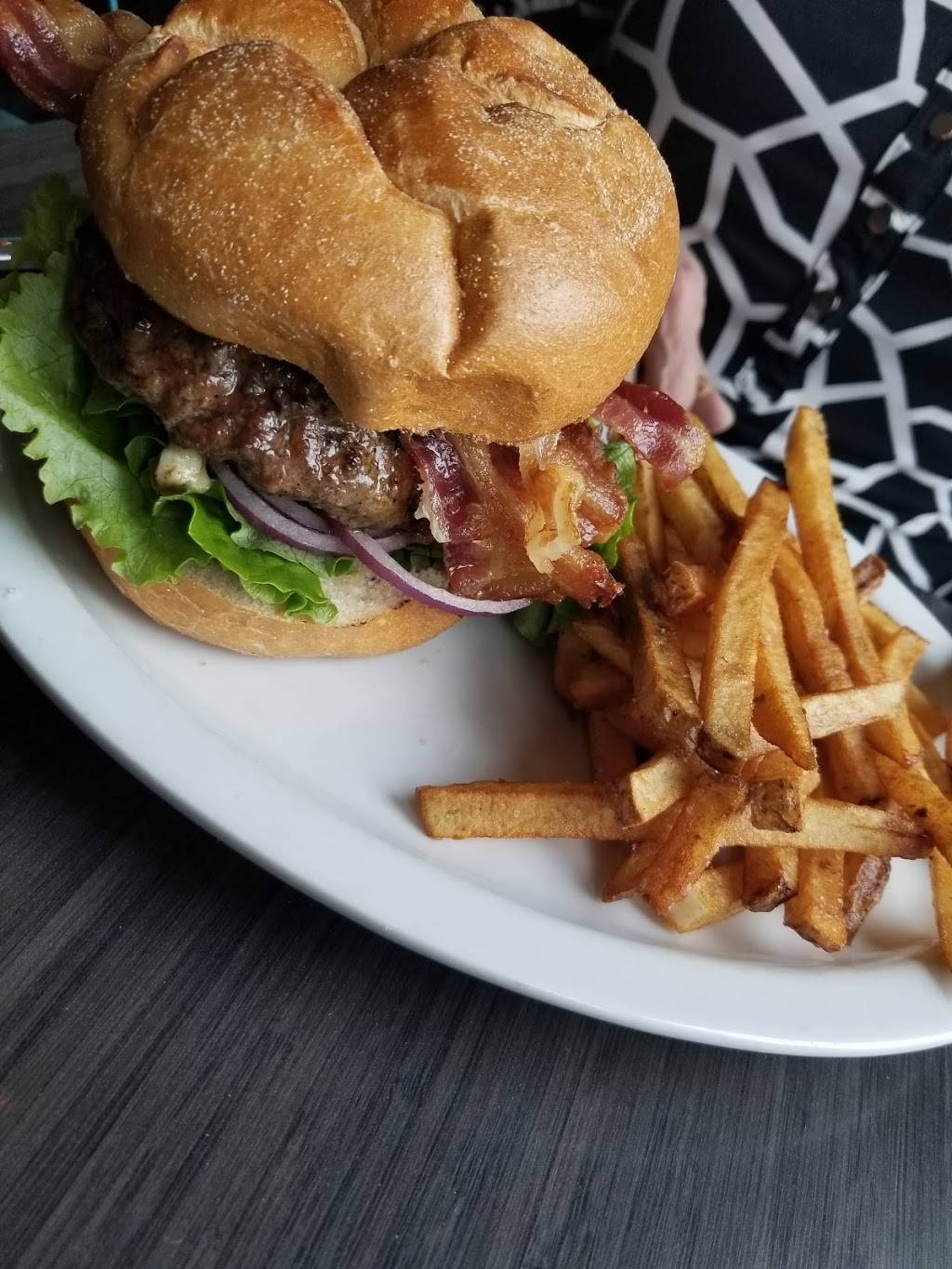 Oh Brians on the Green | restaurant | 1300 Raritan Rd, Clark, NJ 07066, USA | 7326699024 OR +1 732-669-9024