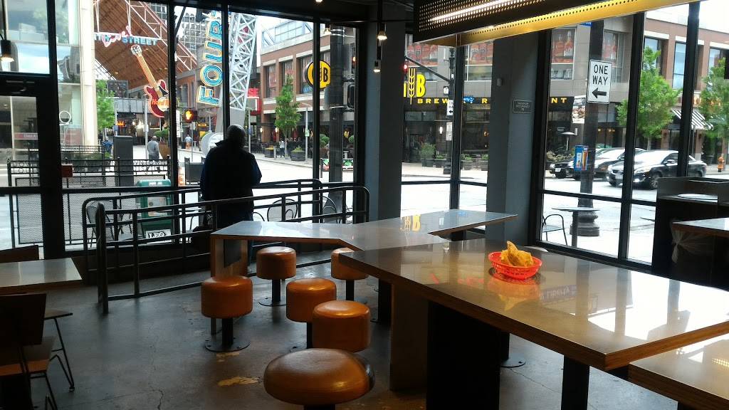 Chipotle Mexican Grill | restaurant | 315 S 4th St, Louisville, KY 40202, USA | 5025848606 OR +1 502-584-8606