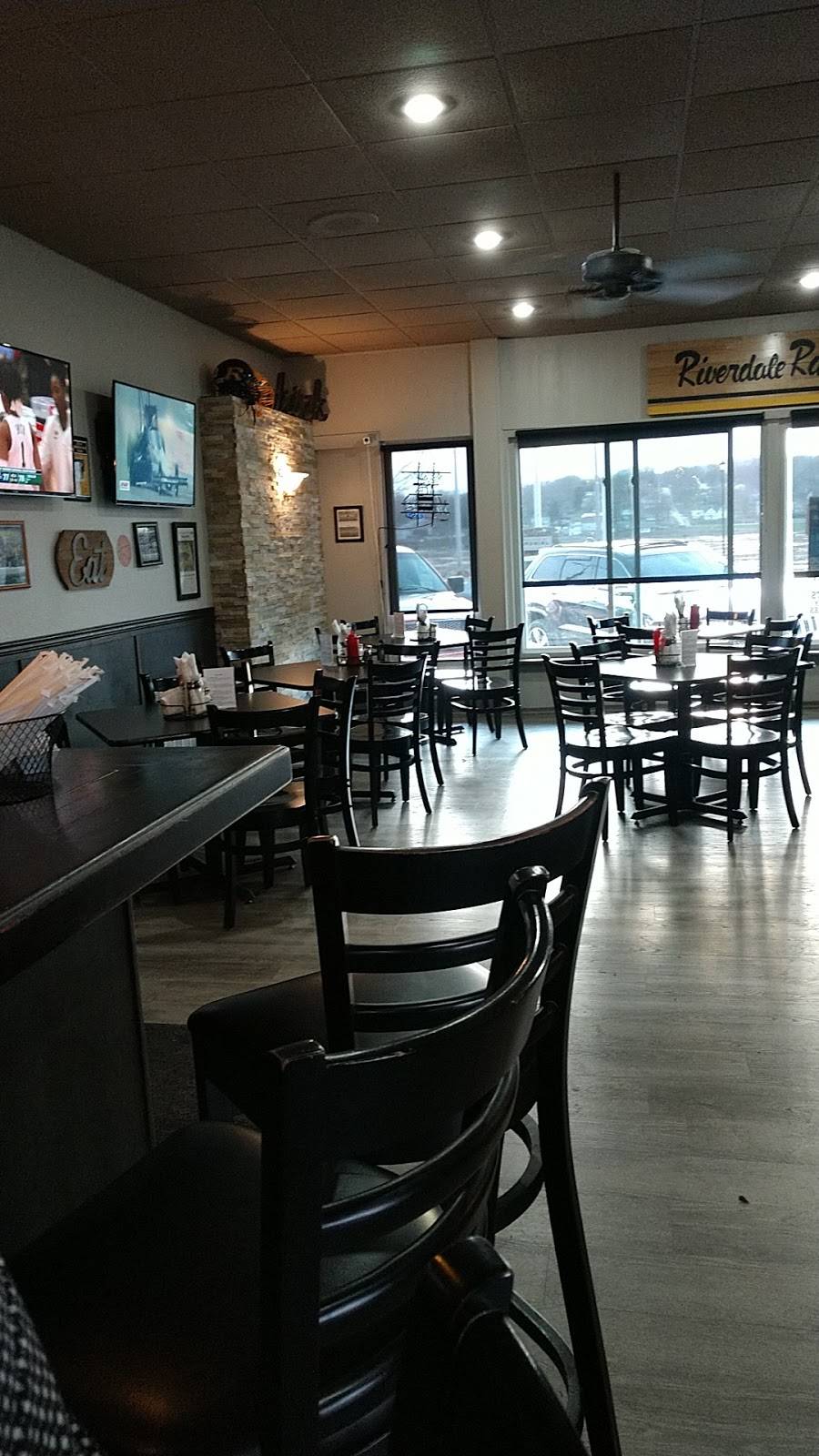 Rams Riverhouse | restaurant | 102 S Main St, Port Byron, IL 61275, USA | 3095233400 OR +1 309-523-3400