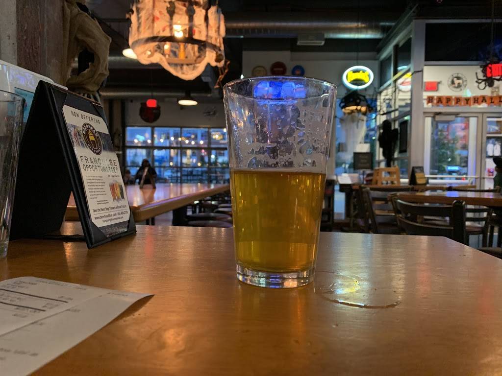 Beer Head | restaurant | 1450-1598 Columbus Rd, Cleveland, OH 44113, USA | 3302218358 OR +1 330-221-8358