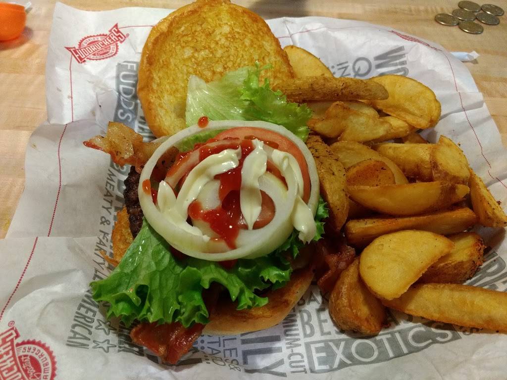 Fuddruckers | restaurant | 1592A Rockville Pike, Rockville, MD 20852, USA | 3014683501 OR +1 301-468-3501
