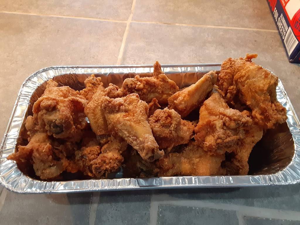 Gepettos Pizzeria and Catering | restaurant | 20 White St, Cohoes, NY 12047, USA | 5182443624 OR +1 518-244-3624