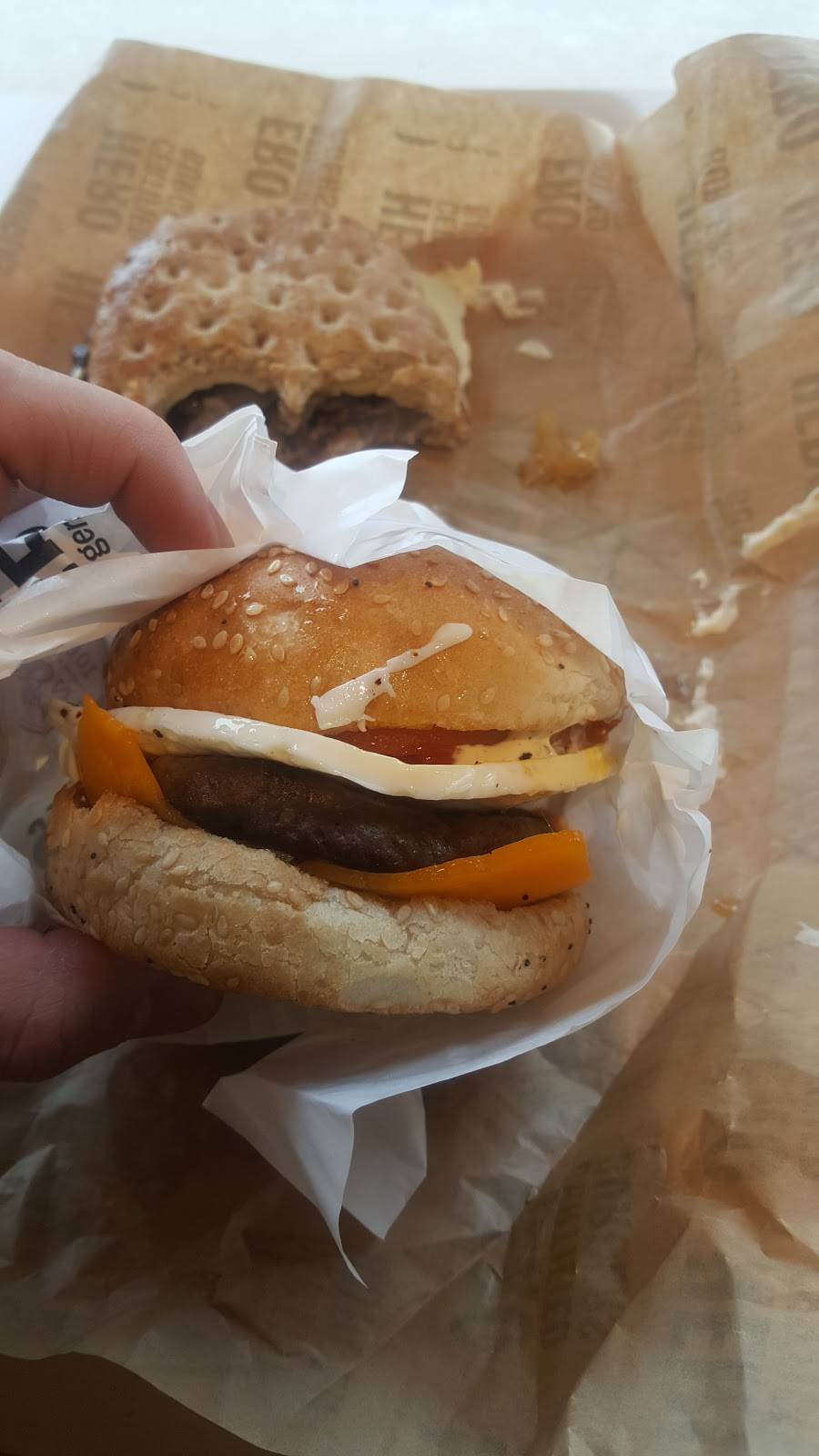 Hero Certified Burgers | restaurant | Iroquois Shopping Centre, 380 Dundas St E, Oakville, ON L6H 6Z9, Canada | 9052571788 OR +1 905-257-1788