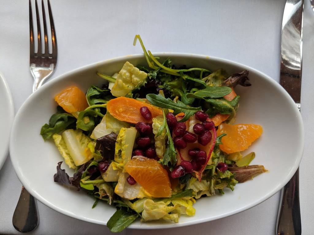 Freds Chicago | restaurant | 15 East W Oak St, Chicago, IL 60611, USA | 3125961111 OR +1 312-596-1111