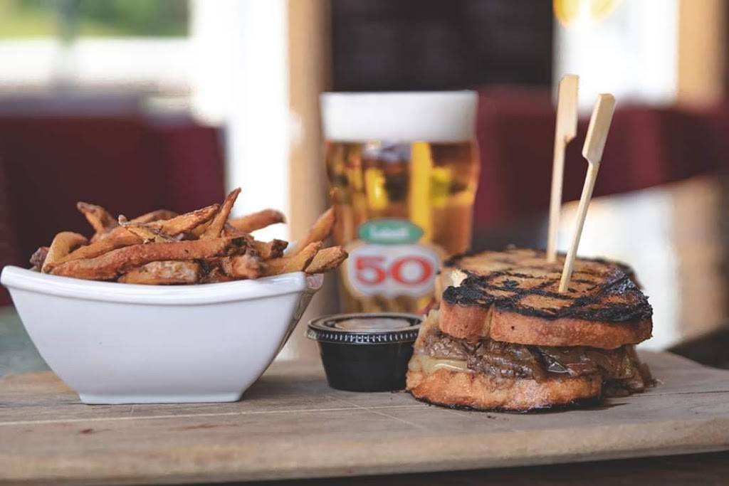 Resto Pub Le Rabaska | restaurant | 85 Rue Principale N, Maniwaki, QC J9E 2B5, Canada | 8194410035 OR +1 819-441-0035