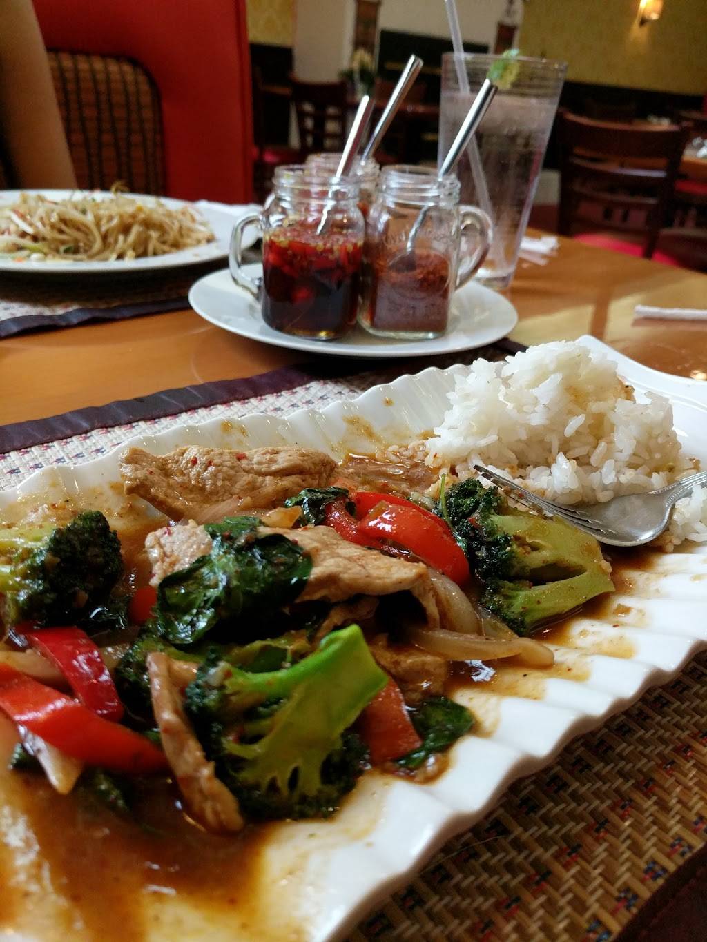 NapaThai Cuisine | restaurant | 24 N Main St, Lexington, VA 24450, USA | 5404618133 OR +1 540-461-8133