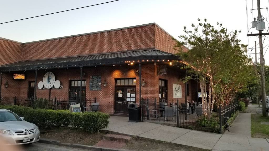 Brunos Tavern | restaurant | 7538 Maple St, New Orleans, LA 70118, USA | 5048617615 OR +1 504-861-7615