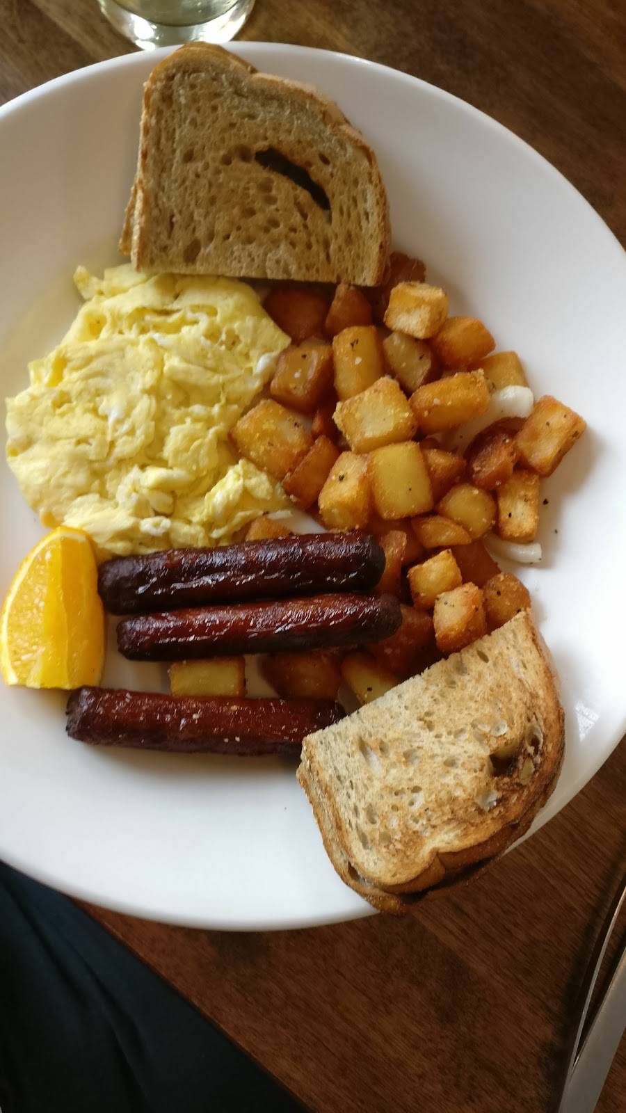 Royals Restaurant | restaurant | 6152 Perth St, Richmond, ON K0A 2Z0, Canada | 6138382222 OR +1 613-838-2222