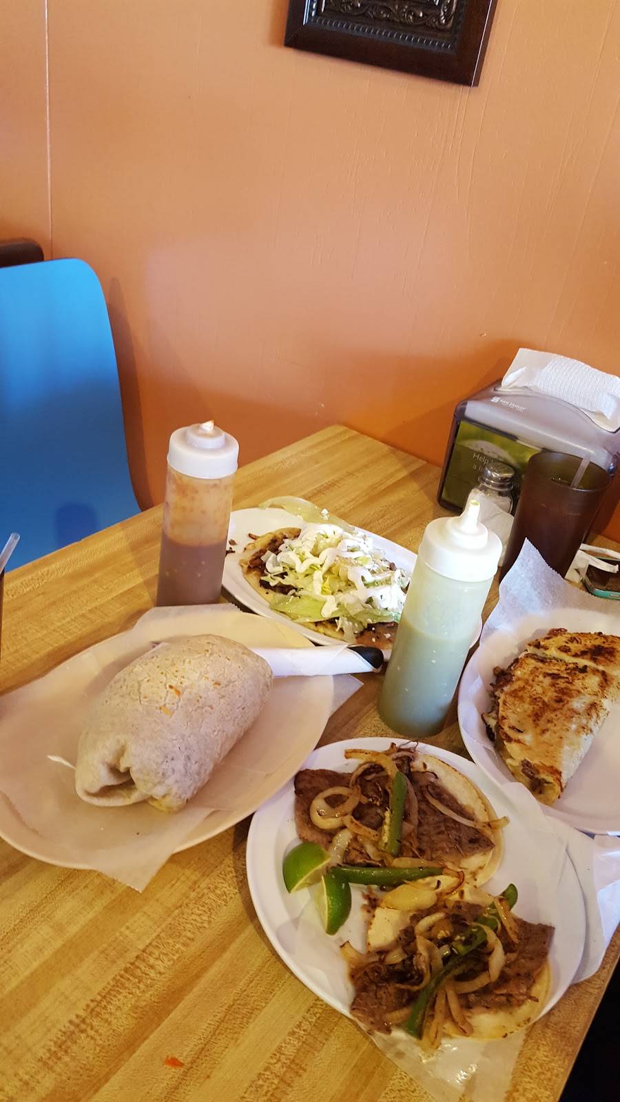 Hidalgo Restaurant | restaurant | 308 Barton St, Pawtucket, RI 02860, USA | 4017227622 OR +1 401-722-7622