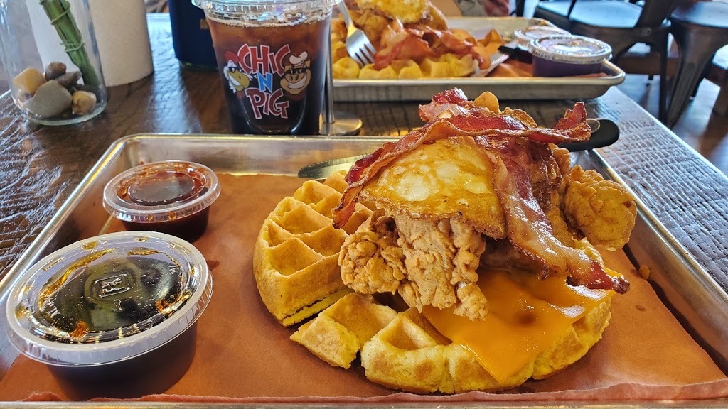 CHIC N PIG | restaurant | 3200 Godfrey Rd, Godfrey, IL 62035, USA | 6184338555 OR +1 618-433-8555