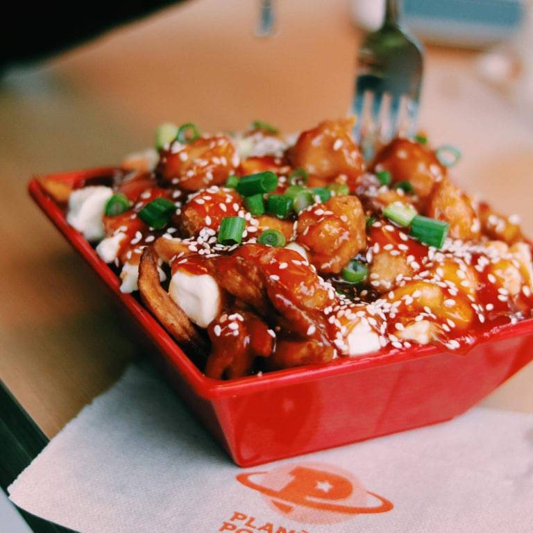 Planète Poutine | restaurant | 140 Rue Robitaille, Granby, QC J2H 0R9, Canada | 4503757557 OR +1 450-375-7557