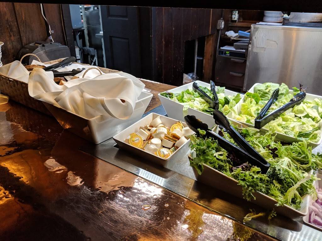 Chucks Steak House | restaurant | 20 Segar St, Danbury, CT 06810, USA | 2037925555 OR +1 203-792-5555