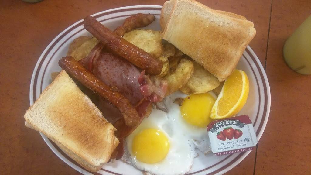 Centennial Restaurant | restaurant | 2536 Graham Street, Pakenham, ON K0A 2X0, Canada | 6136245413 OR +1 613-624-5413