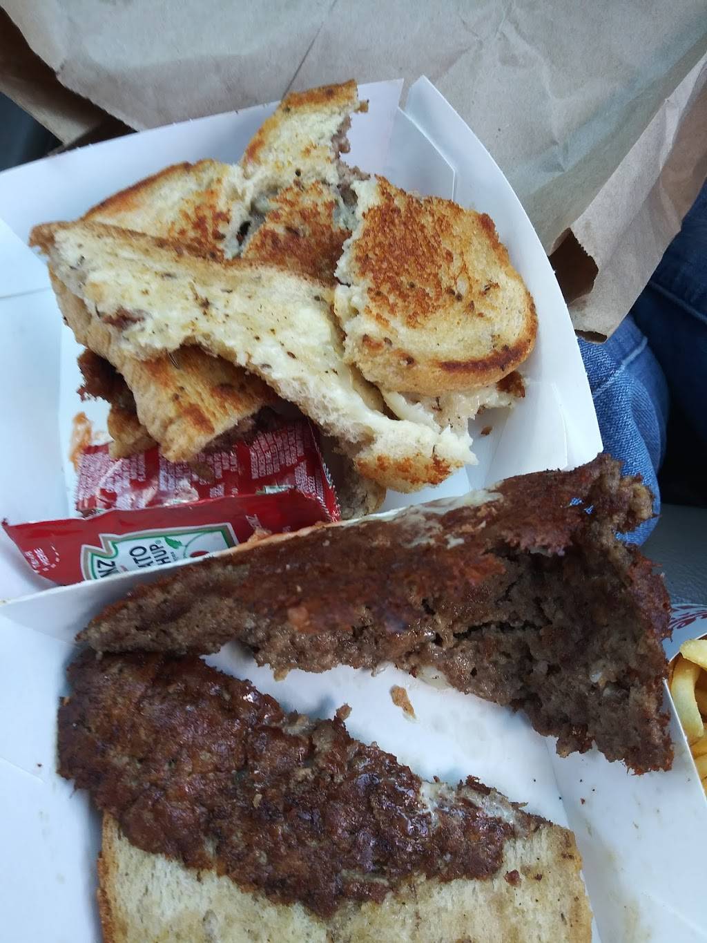 Freddys Frozen Custard & Steakburgers (Canton) | restaurant | 5441 Whipple Ave NW, North Canton, OH 44720, USA | 3305268202 OR +1 330-526-8202