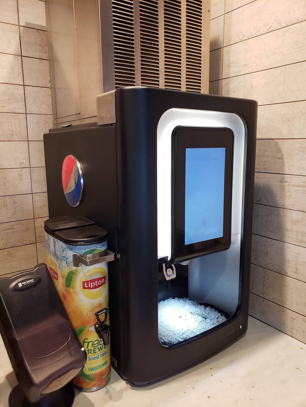 Blakes Lotaburger | restaurant | 1640 Gibson Blvd SE, Albuquerque, NM 87106, USA | 5052249990 OR +1 505-224-9990