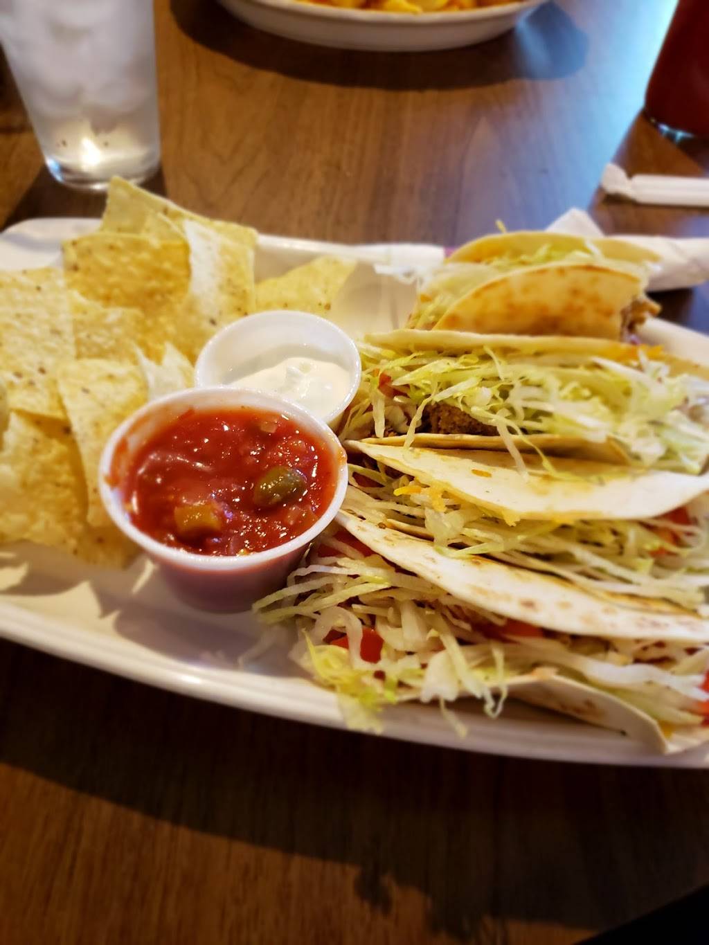 Toms Tavern & Restaurant | restaurant | 221 Main St, Kempton, IL 60946, USA | 8152536407 OR +1 815-253-6407