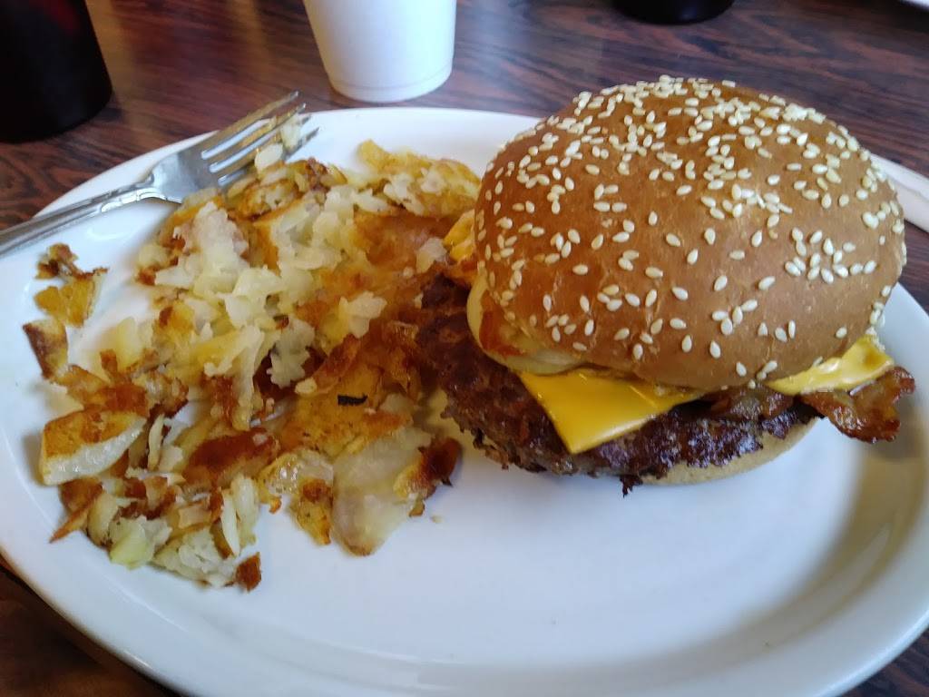 Maggies Hamburgers | restaurant | 700 Benicia Rd, Vallejo, CA 94591, USA | 7076439149 OR +1 707-643-9149
