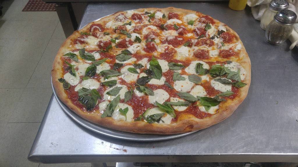 Classic Pizza | restaurant | 112 St Claire Pl #102, Stevensville, MD 21666, USA | 4106437533 OR +1 410-643-7533