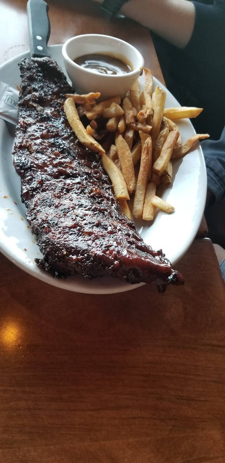 Chucks Roadhouse Bar & Grill | restaurant | 6675 Tecumseh Rd E, Windsor, ON N8T 1E7, Canada | 2262219800 OR +1 226-221-9800