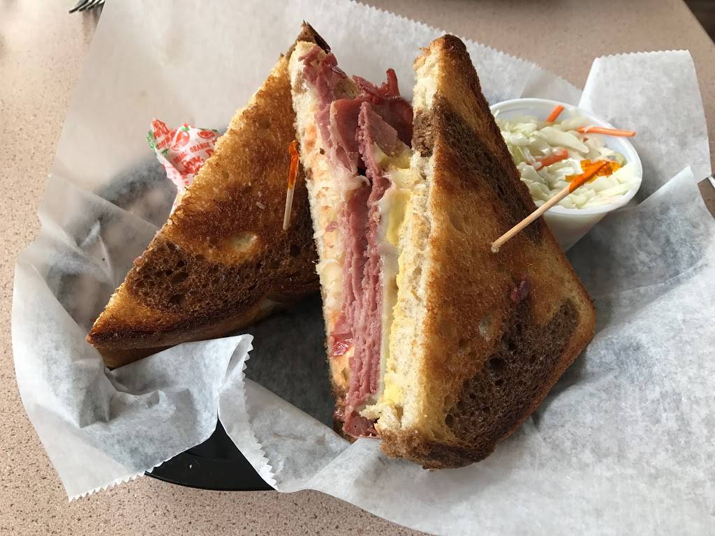 Gregs Grill | restaurant | 4144, 3243 W Sylvania Ave, Toledo, OH 43613, USA | 4192140722 OR +1 419-214-0722